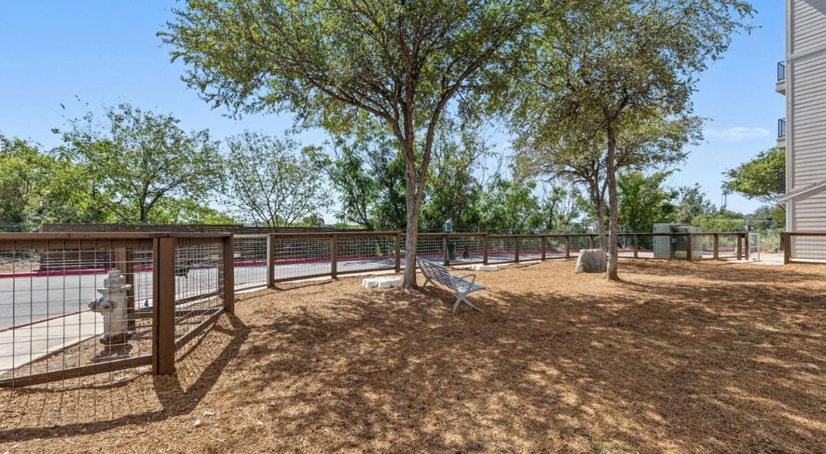 Modern 2B Near Downtown With Pool And Cozy King Beds Austin Exterior foto