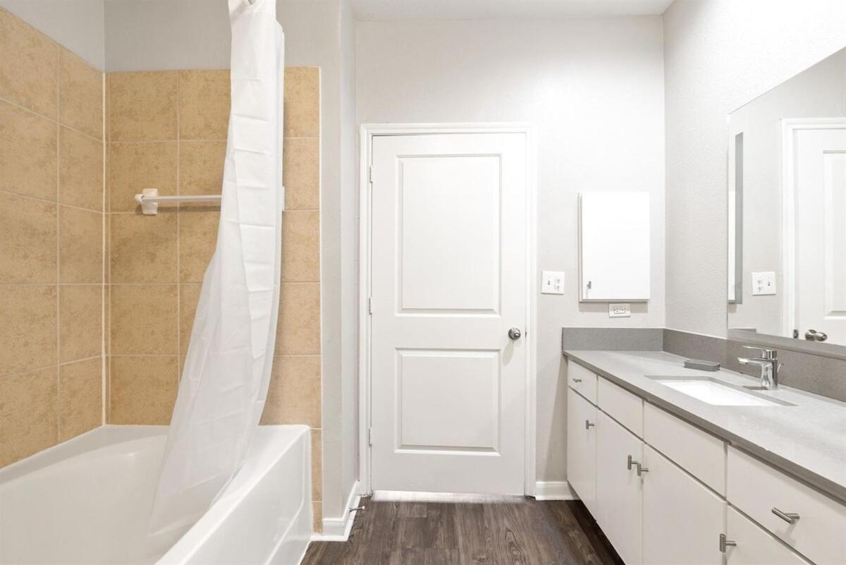 Modern 2B Near Downtown With Pool And Cozy King Beds Austin Exterior foto