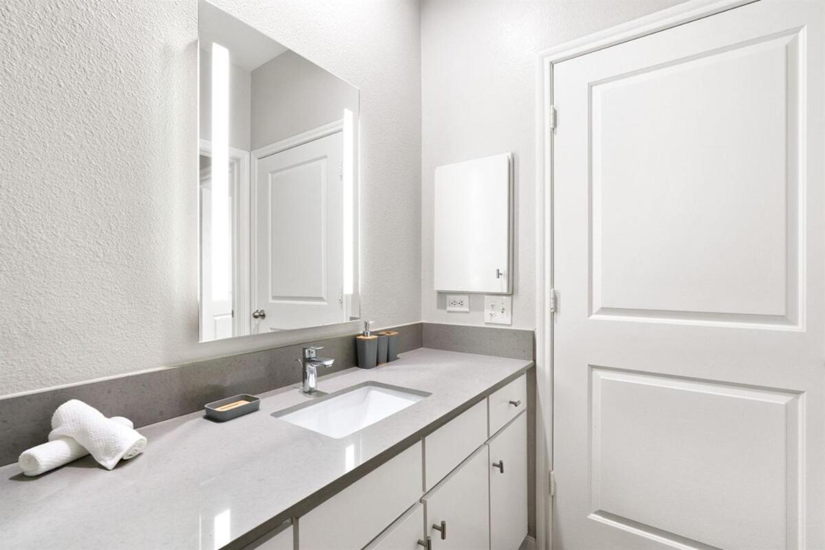 Modern 2B Near Downtown With Pool And Cozy King Beds Austin Exterior foto